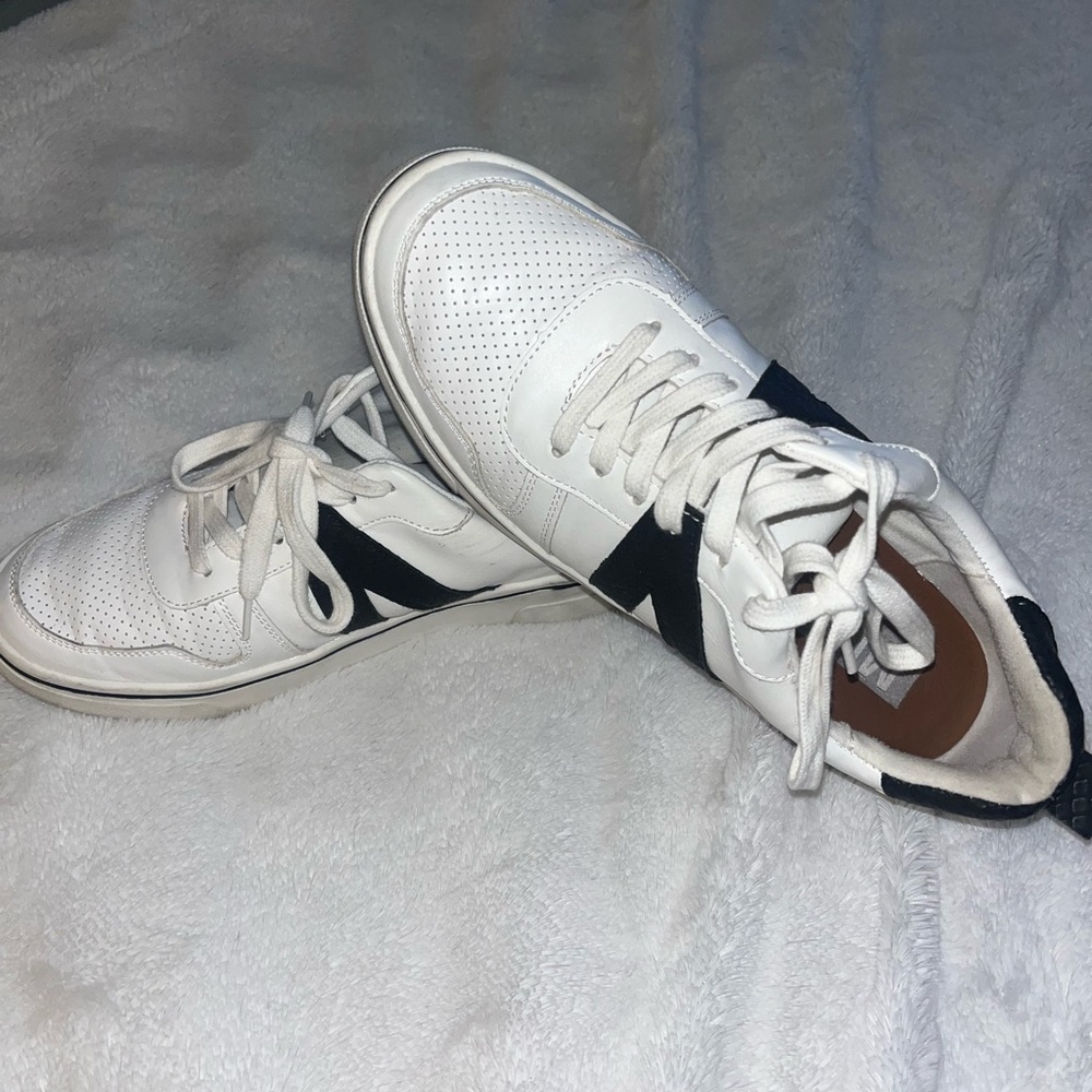 Casual women’s sneakers